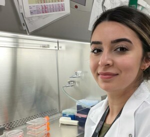 Dr. Gamze Bildik Elcik in research lab