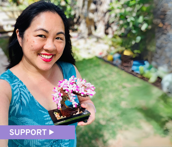 Cindy, an ovarian cancer survivor, holds her Staying Connected Express Yourself creation